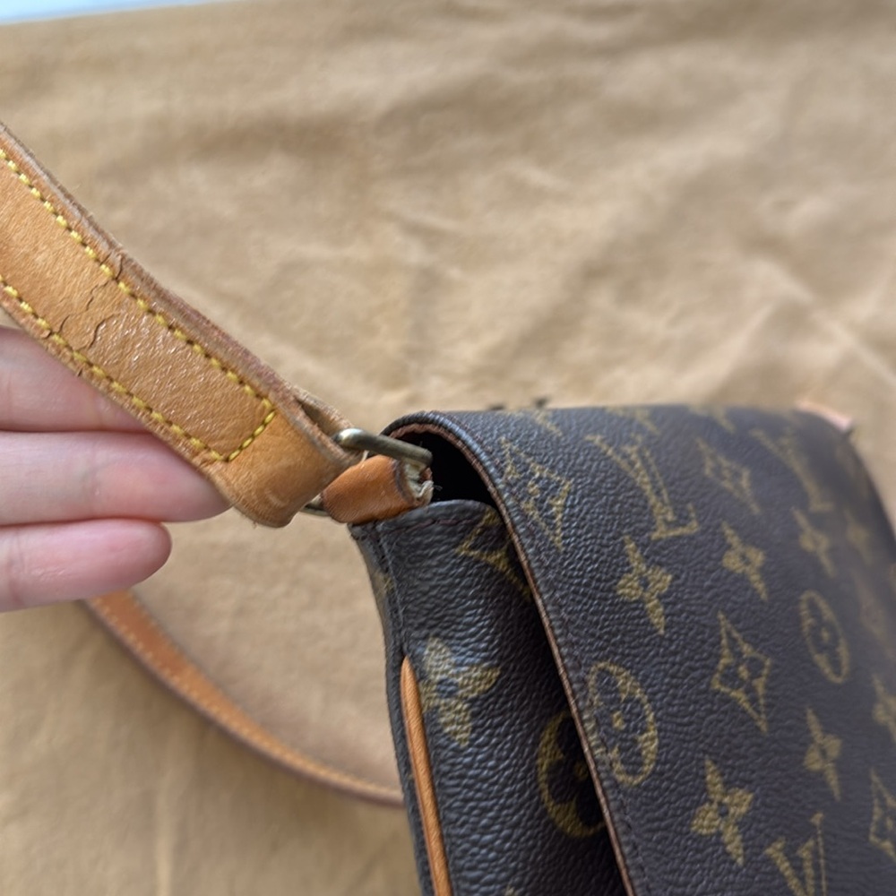 Authentic Louis Vuitton Musette Salsa shoulder Bag - Picture 9 of 16